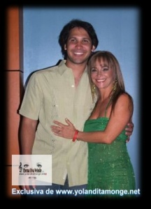 Con su coreografo, corista y amigo Carlos David Perez
